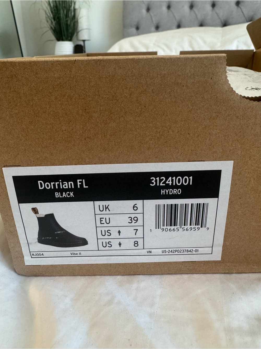 Dr. Martens Dorrian FL Black Hydro Leather Winter Boots NIB Size US W8/M7 - Picture 6 of 7
